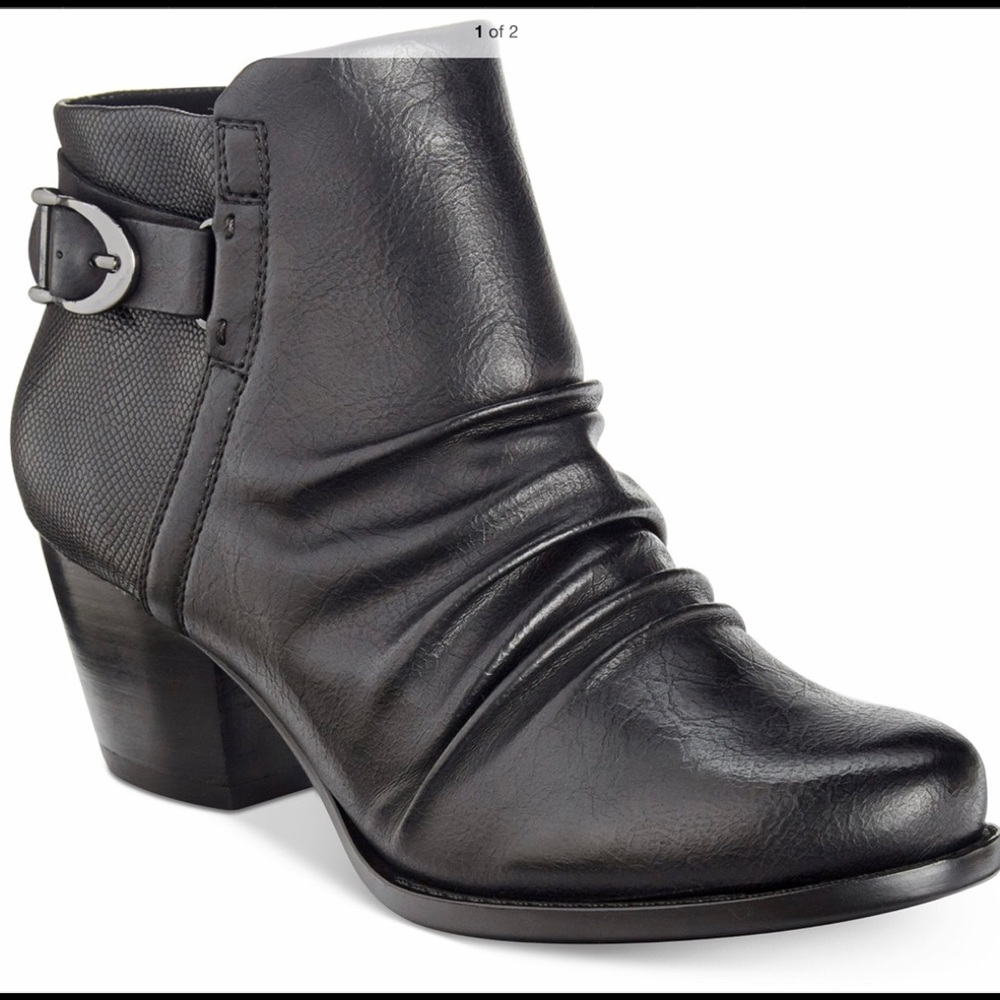 NEW Baretraps ankle booties